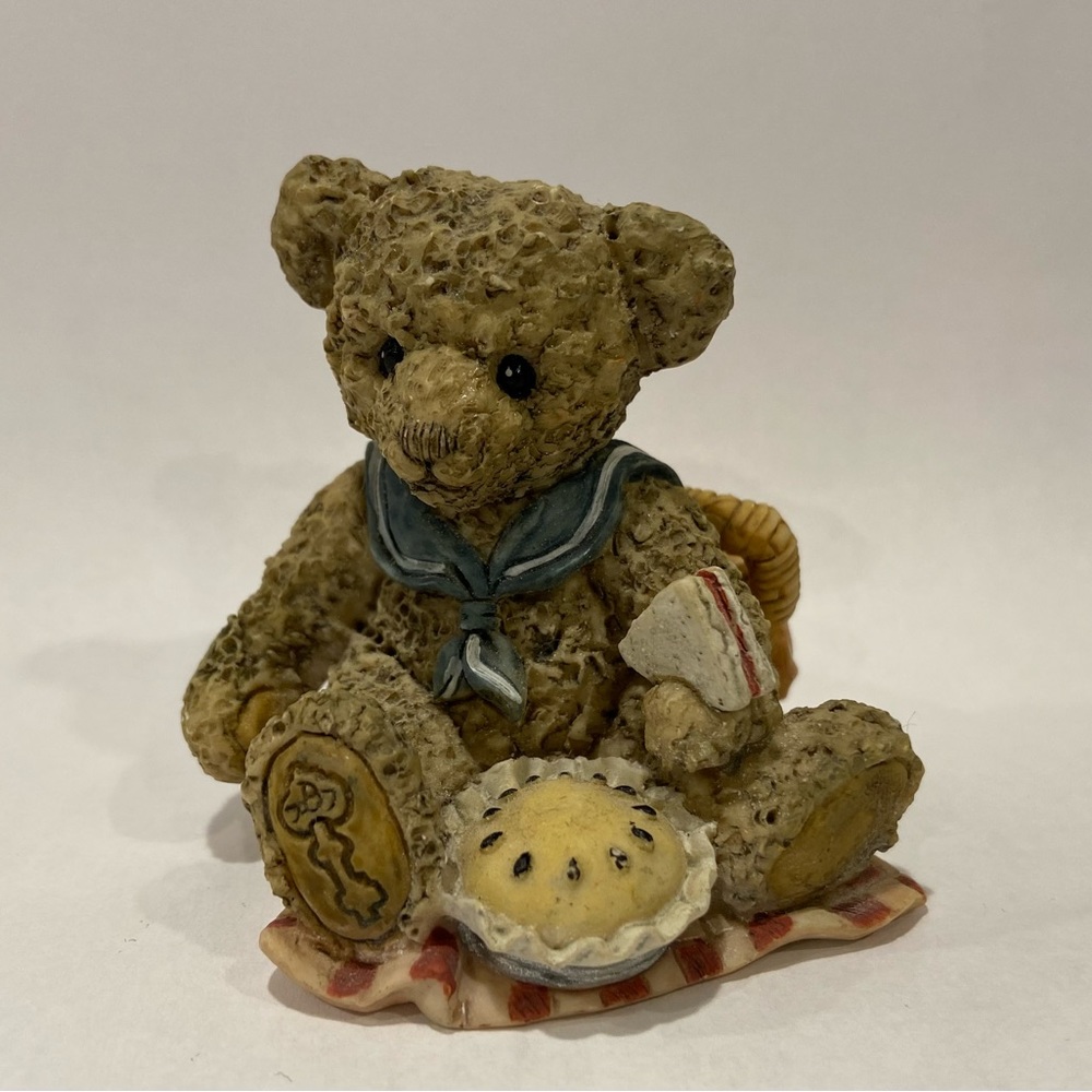 Grandma’s Closet figurine “Jelly Bear” 1993 Ganz retired TT110